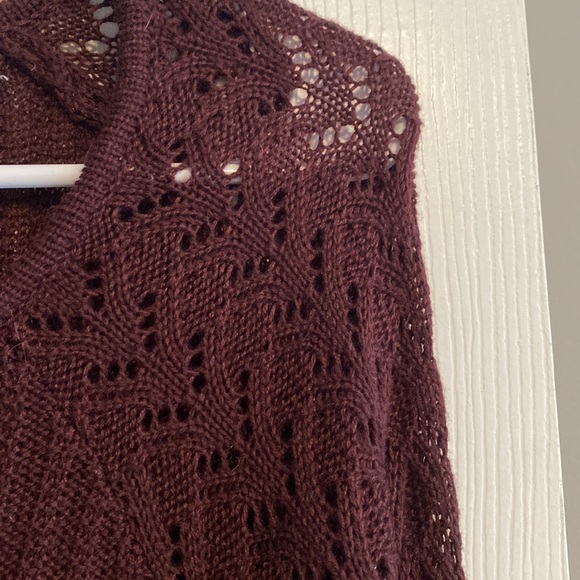 Beautiful sweater - Picture 2 of 2